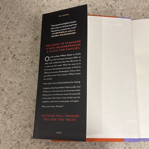 Everyone Here Is Lying By Shari Lapena Hardcover - Picture 2 of 3